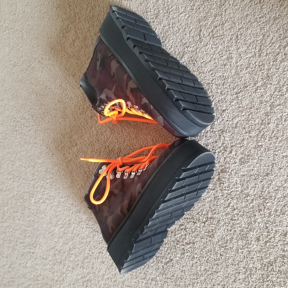 Steve Madden Stomp camo boots - Picture 5 of 5